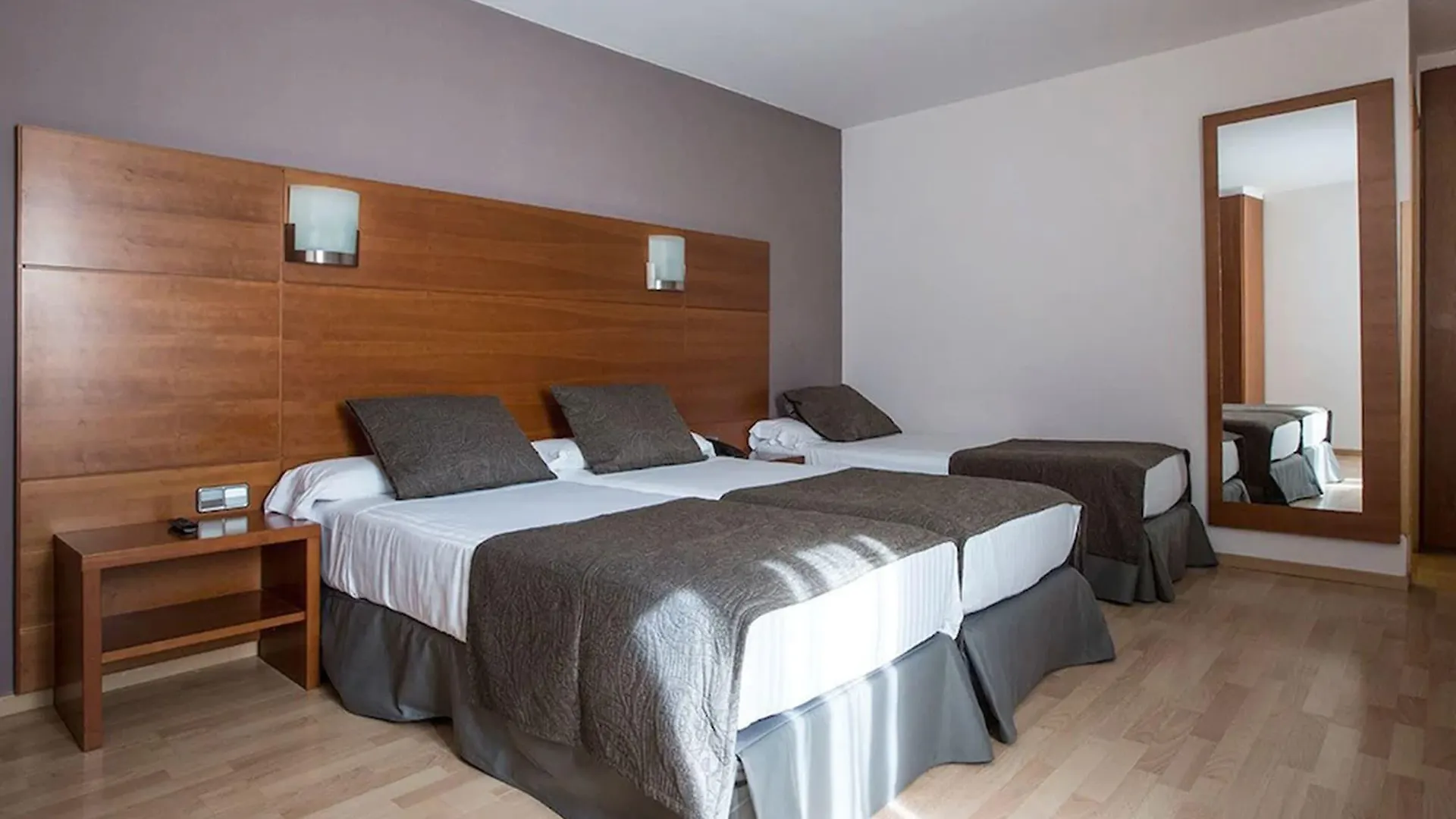 Hotel Via Augusta Barcelona 2*,  España