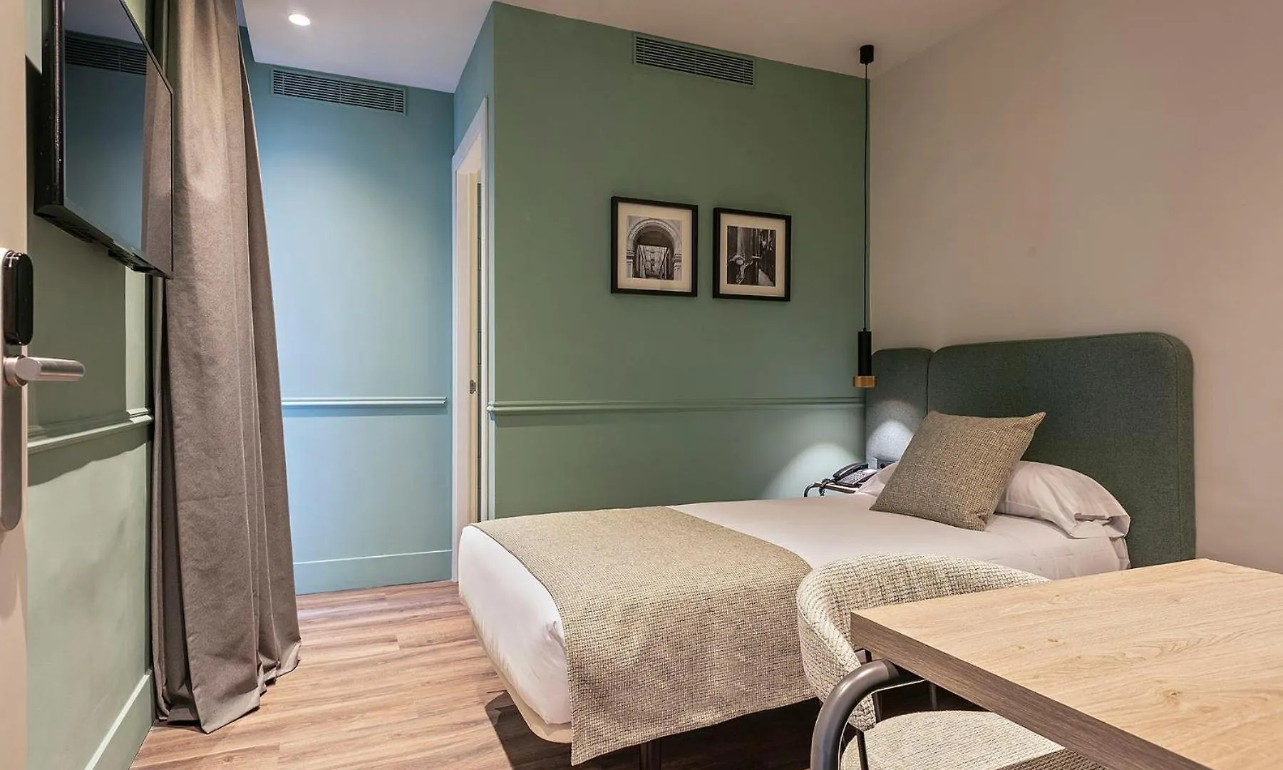 **  Hotel Via Augusta Barcelona España