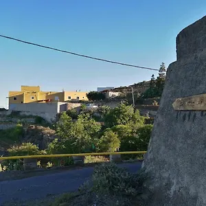Village. Tony Frias. Hétvégi ház
