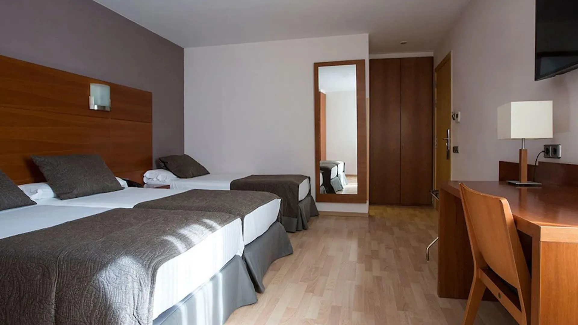 Hotel Via Augusta Barcelona 2*,