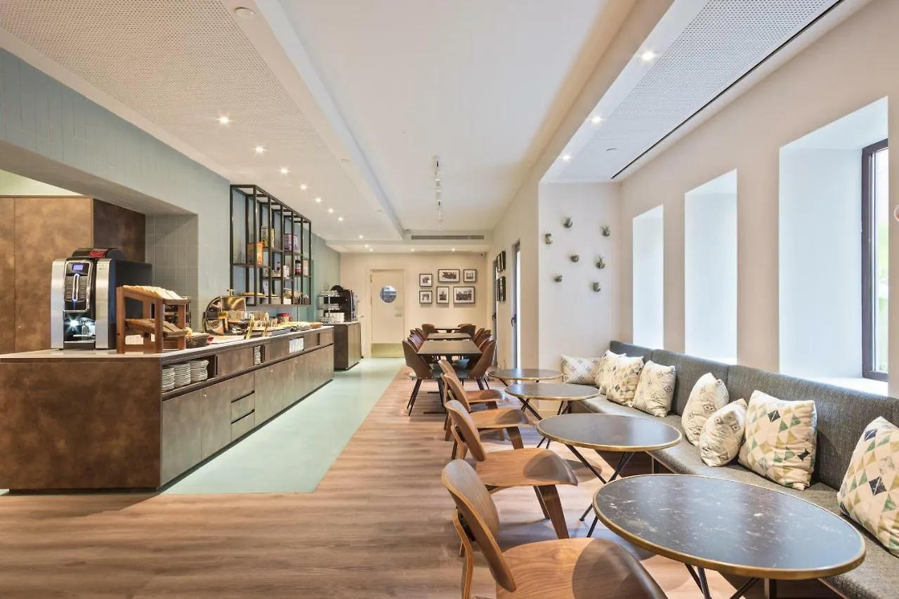 Hotel Via Augusta Barcelona 2*,